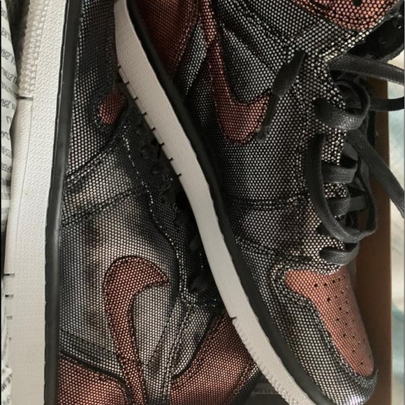 Jordan 1 Women’s Fearless in Rose Gold Metallic - Picture 4 of 7